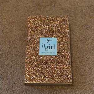 it Cosmetics it girl Beauty Book (slightly used)